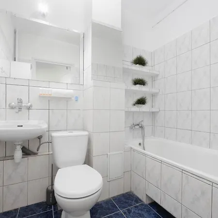 Walowa With Balcony Downtown By Renters Appartement Varsovie
