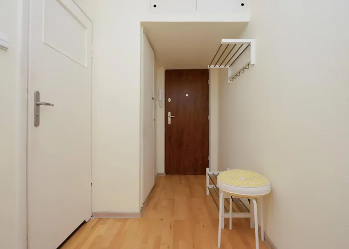 Wałowa With Balcony Downtown By Renters Apartament