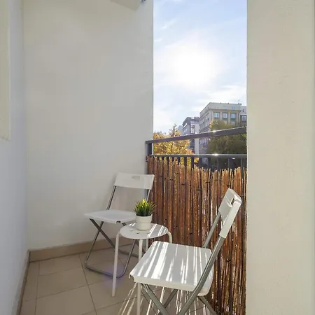 Walowa With Balcony Downtown By Renters Lägenhet
