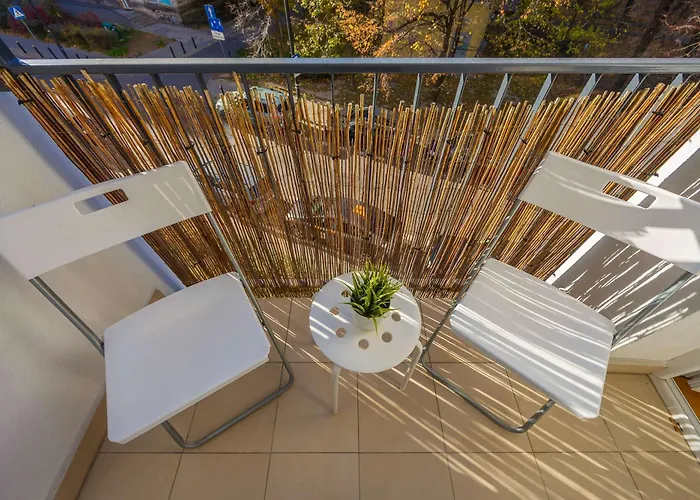 Walowa With Balcony Downtown By Renters Апартаменты Варшава